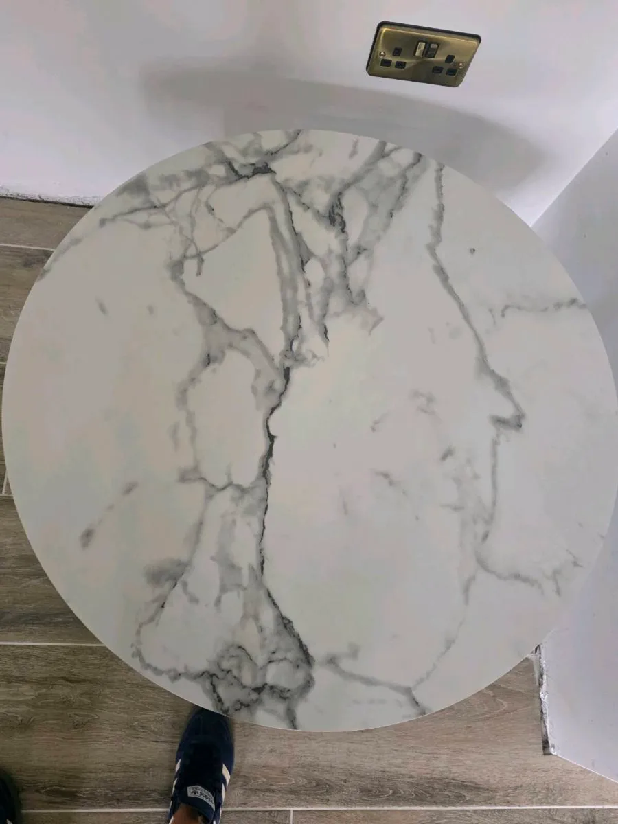 Marble effect table - Image 2
