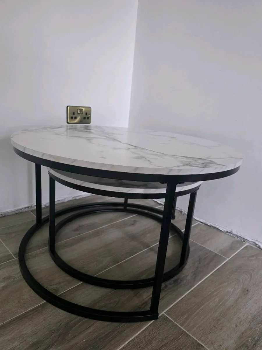 Marble effect table - Image 3