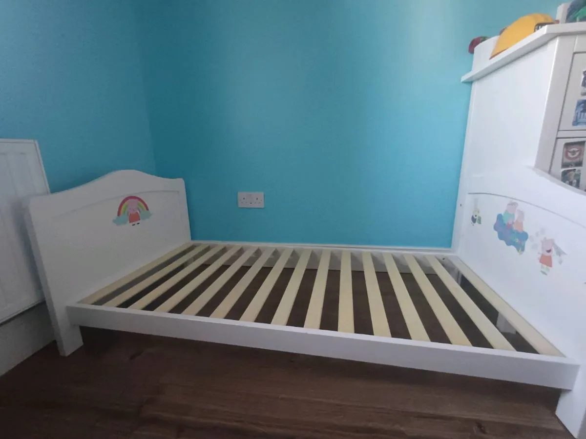 Kids cot bed - Image 2