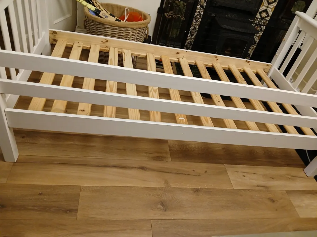 Single bed - Image 3