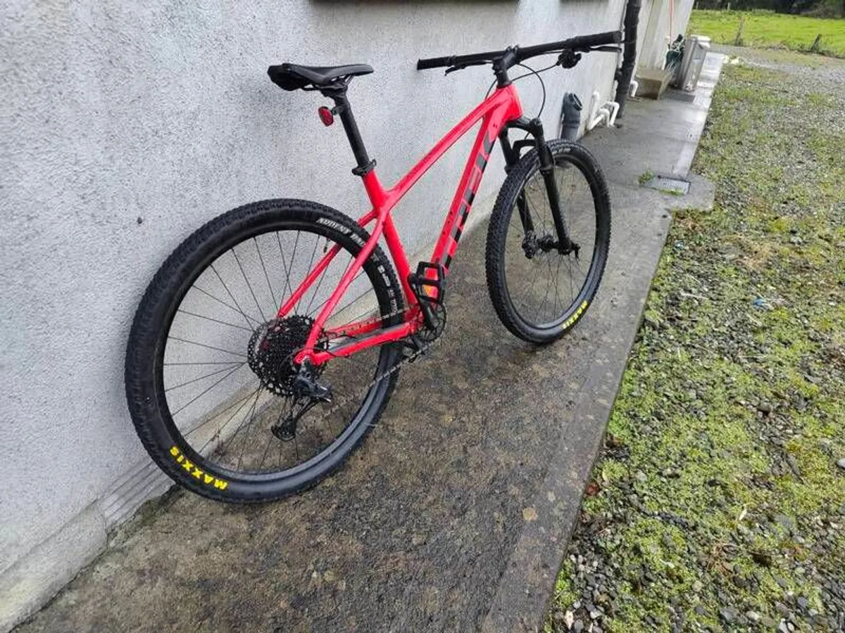 29er Trek X Calibre 8 Mountain Bike in Size Large - Image 3