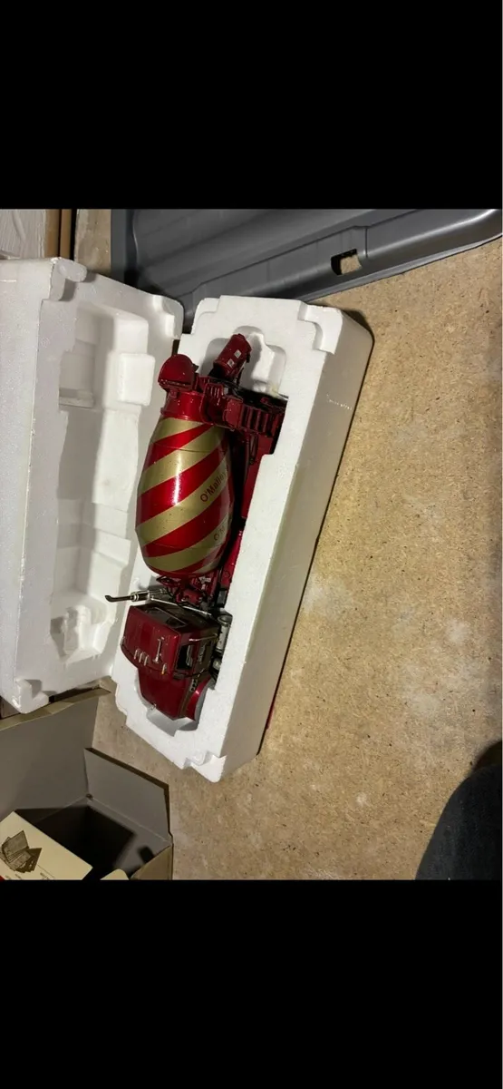 1:34 scale Mack trucks - Image 3