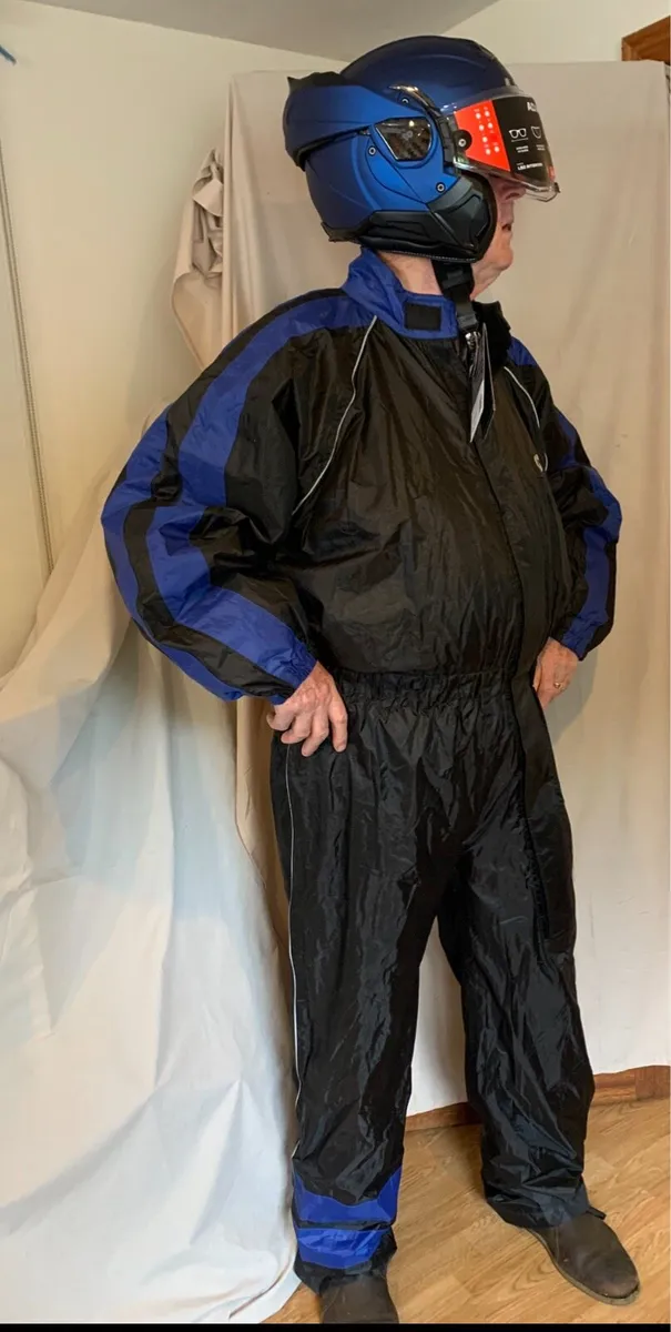 Open all this week.  Osx Waterproof suit €59 - Image 1