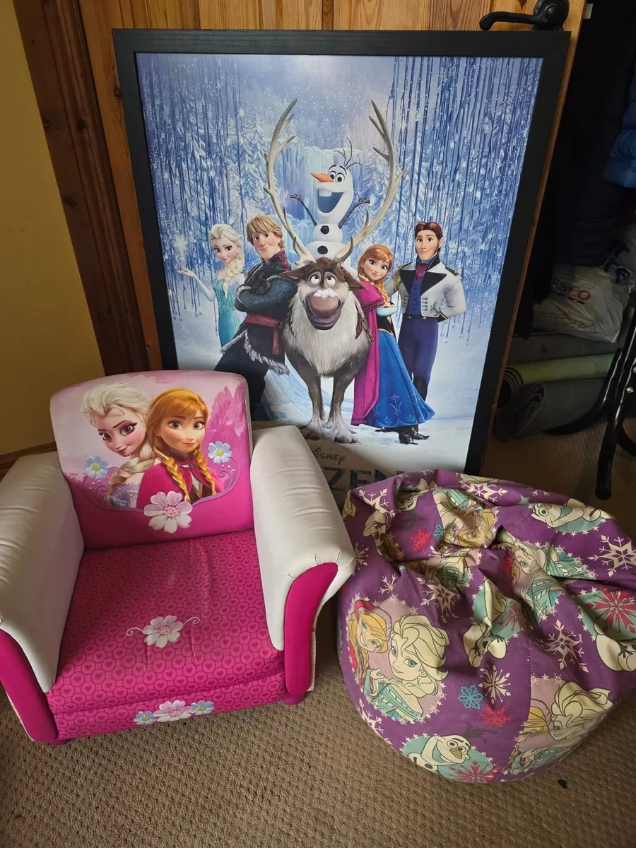 Frozen Set of Pieces - Image 1