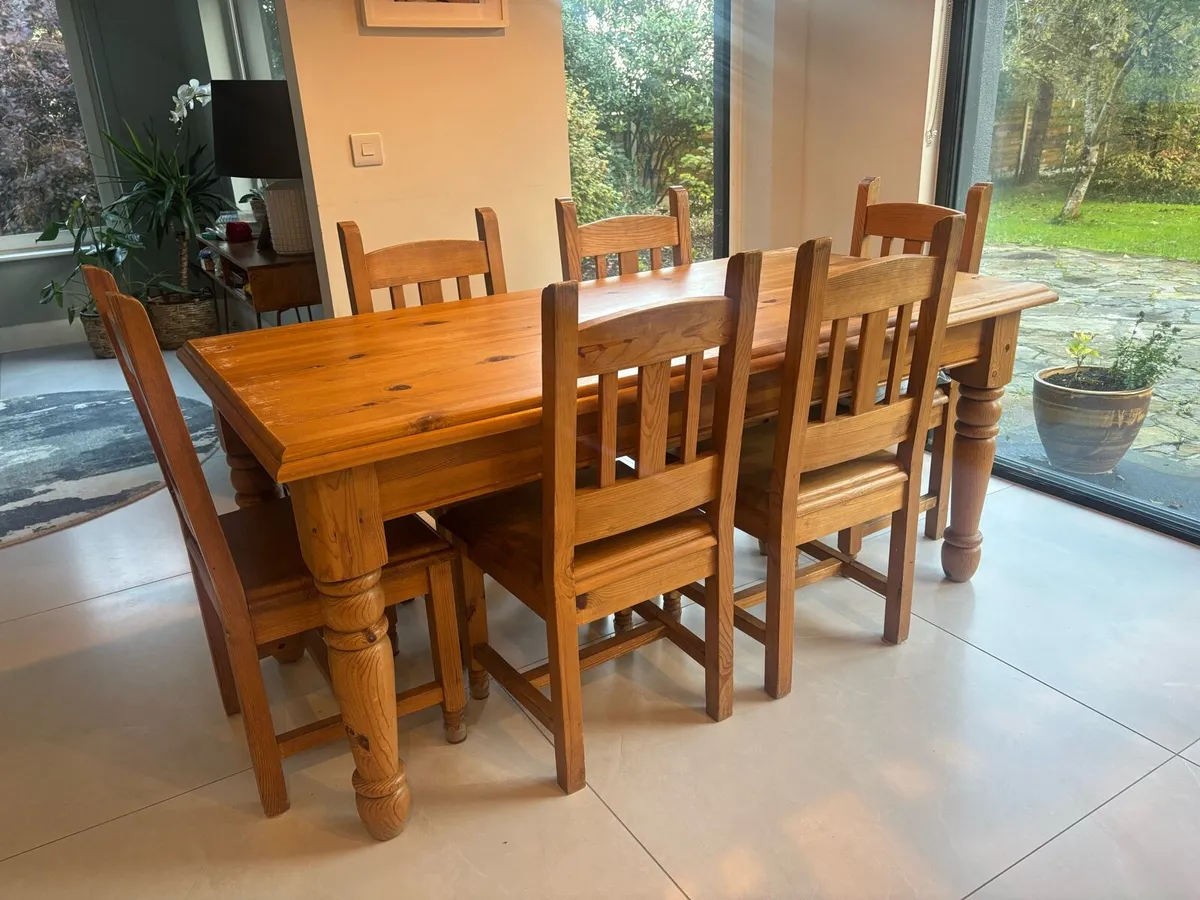 Farmhouse solid oak kitchen table and six chairs - Image 1