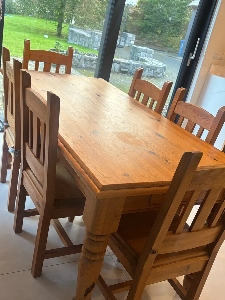 Farmhouse solid oak kitchen table and six chairs - Image 2
