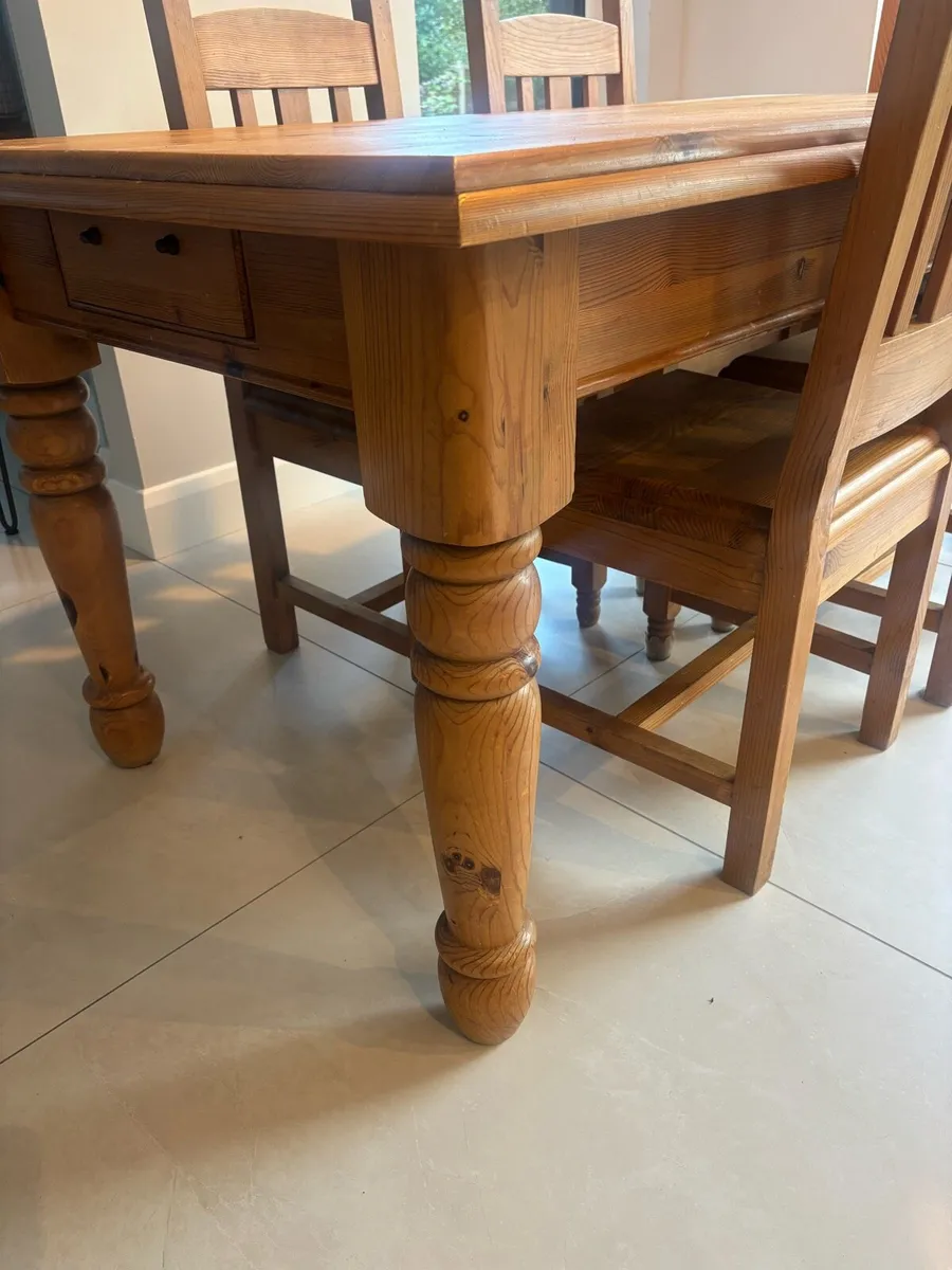 Farmhouse solid oak kitchen table and six chairs - Image 4