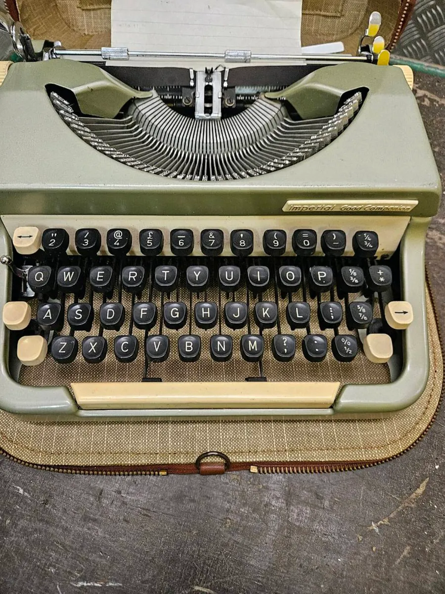 Imperial gold companion typewriter - Image 3