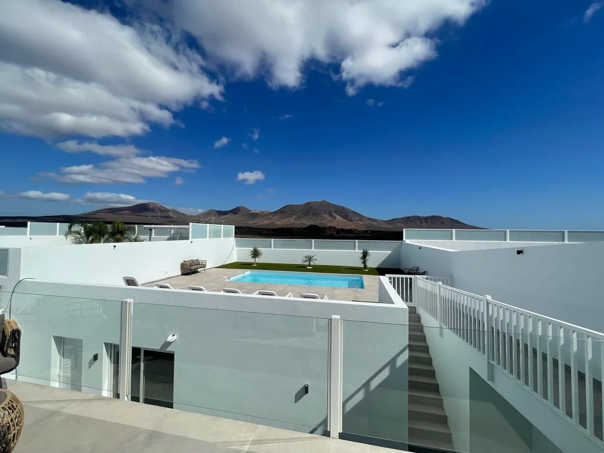 Luxury 4 bedroom Villa Playa Blanca, Lanzarote - Image 2