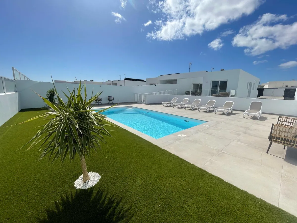 Luxury 4 bedroom Villa Playa Blanca, Lanzarote - Image 1