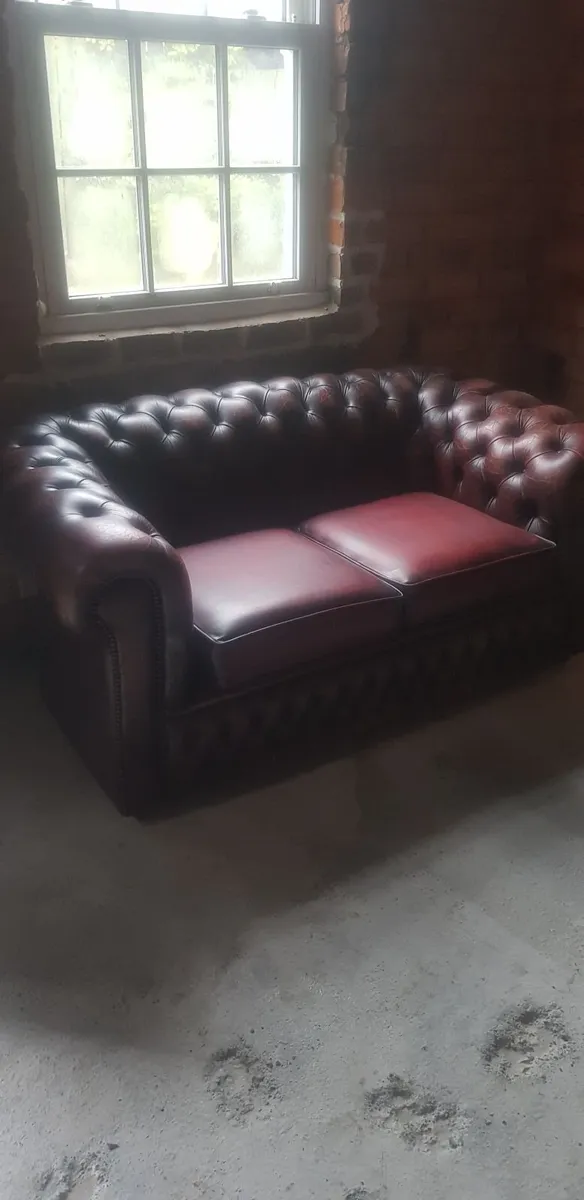 Chesterfield two seater couch - Image 1