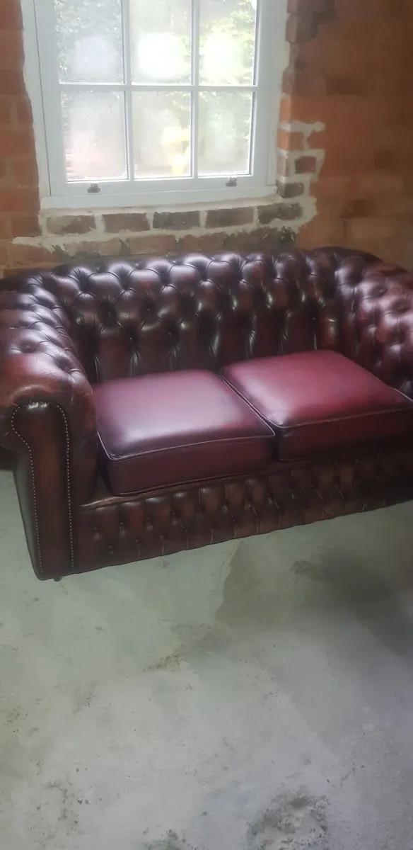 Chesterfield two seater couch - Image 3