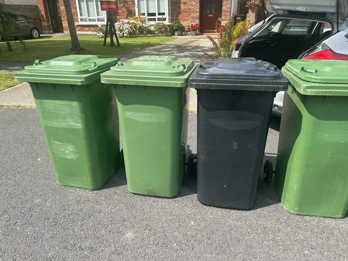 Wheelie bins like new (READ DESCRIPTION) - Image 3