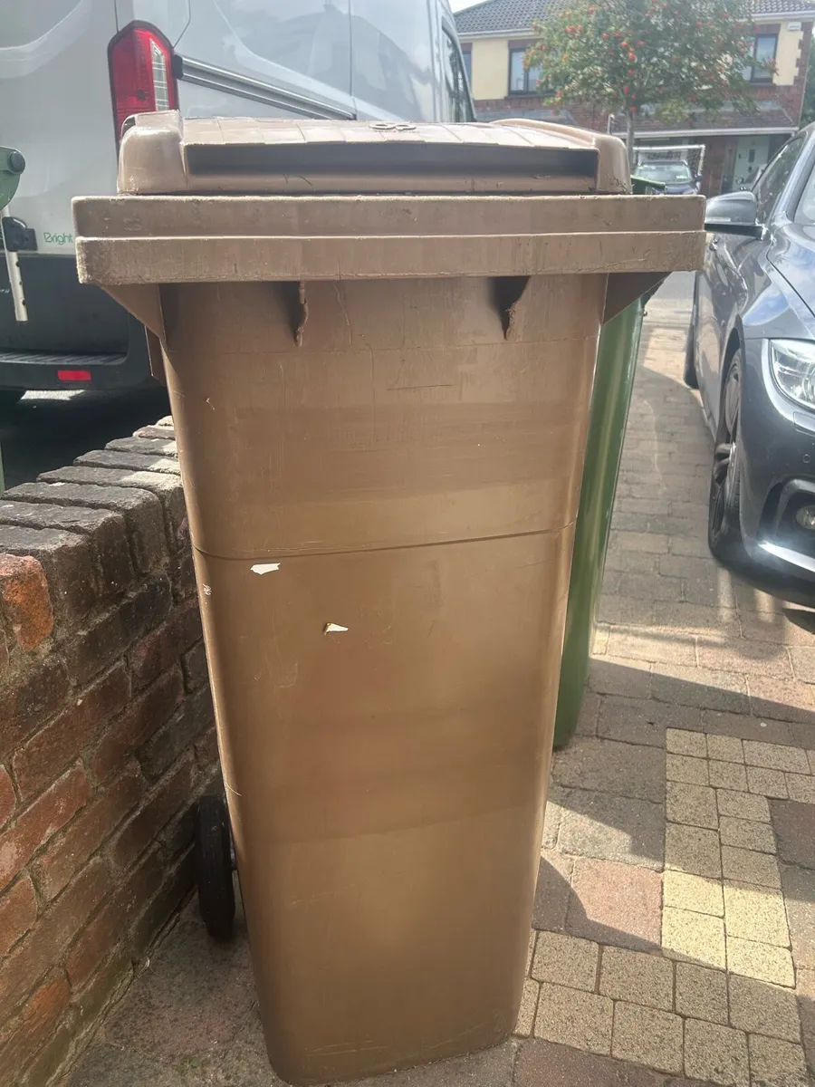 Wheelie bins like new (READ DESCRIPTION) - Image 4