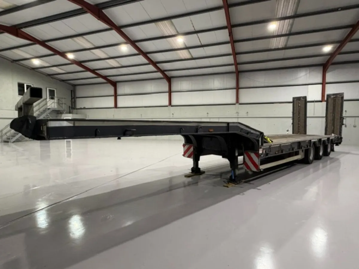 2016 MAC TRI-AXLE LOW-LOADER - Image 4