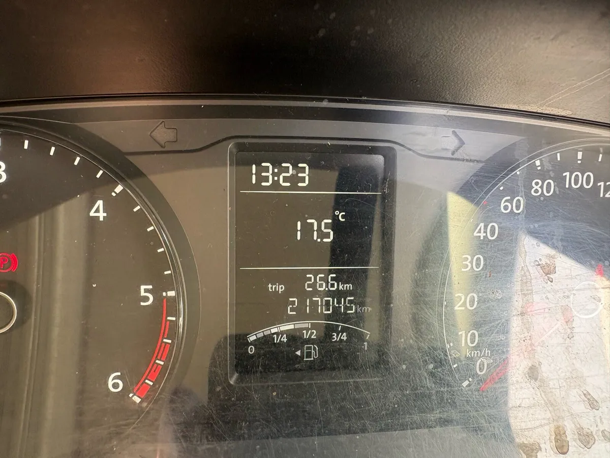 VW Transporter LWB - Image 4