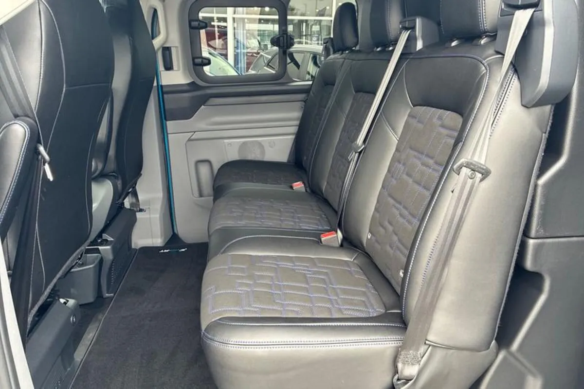 Ford Transit Custom 320 L2  FWD 2.0 EcoBlue 170ps - Image 4