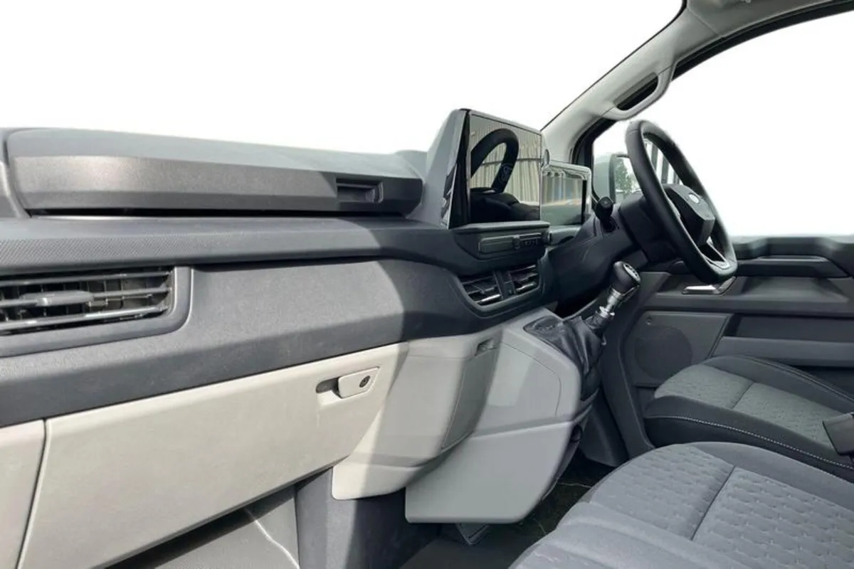 Ford Transit Custom 320 Limited L2 LWB FWD 2.0 Eco - Image 3