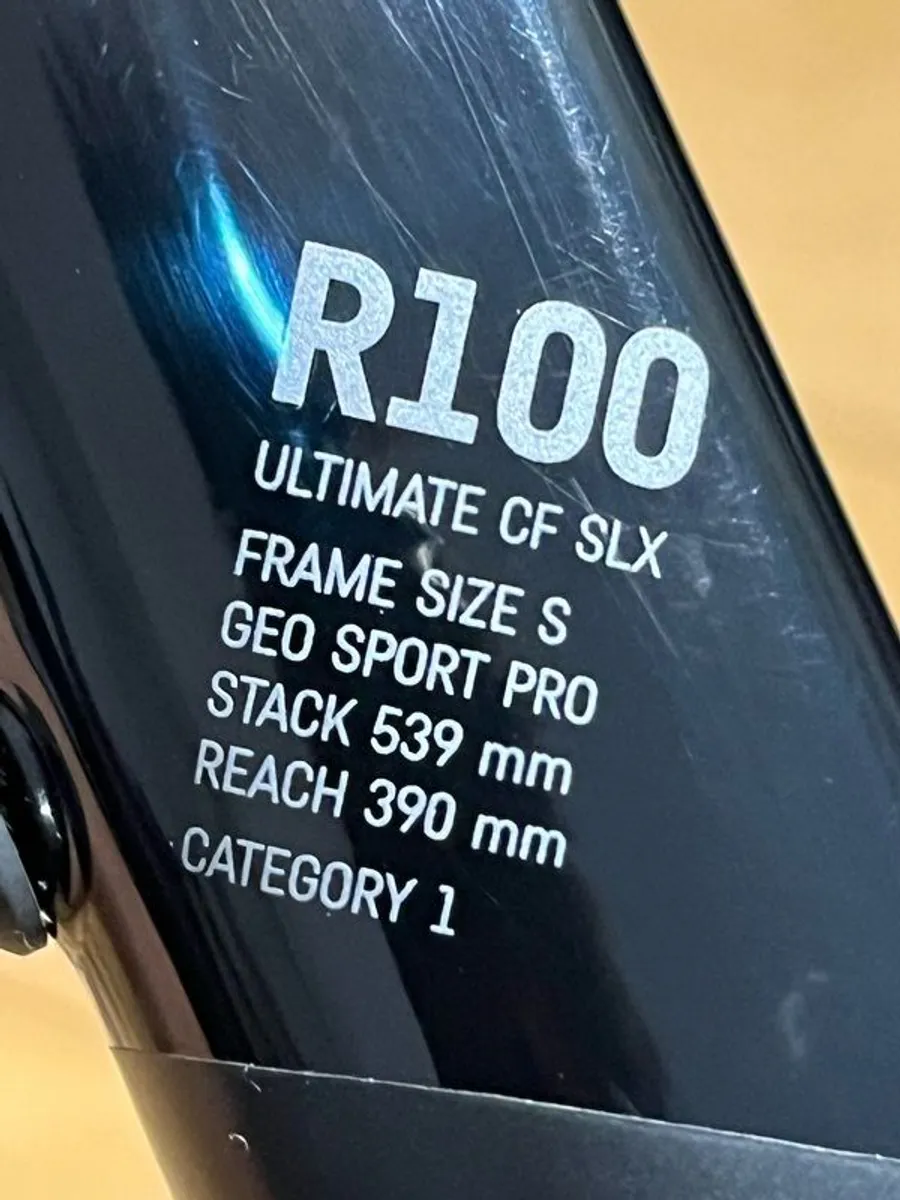 Canyon CF SLX 8 di2 (R100) ultralight - Image 1
