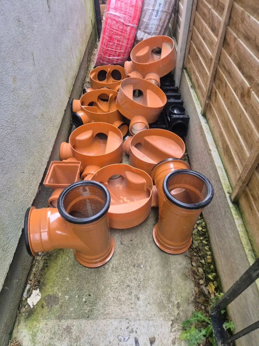 Selection of new wavin guilles/elbow fittings - Image 3