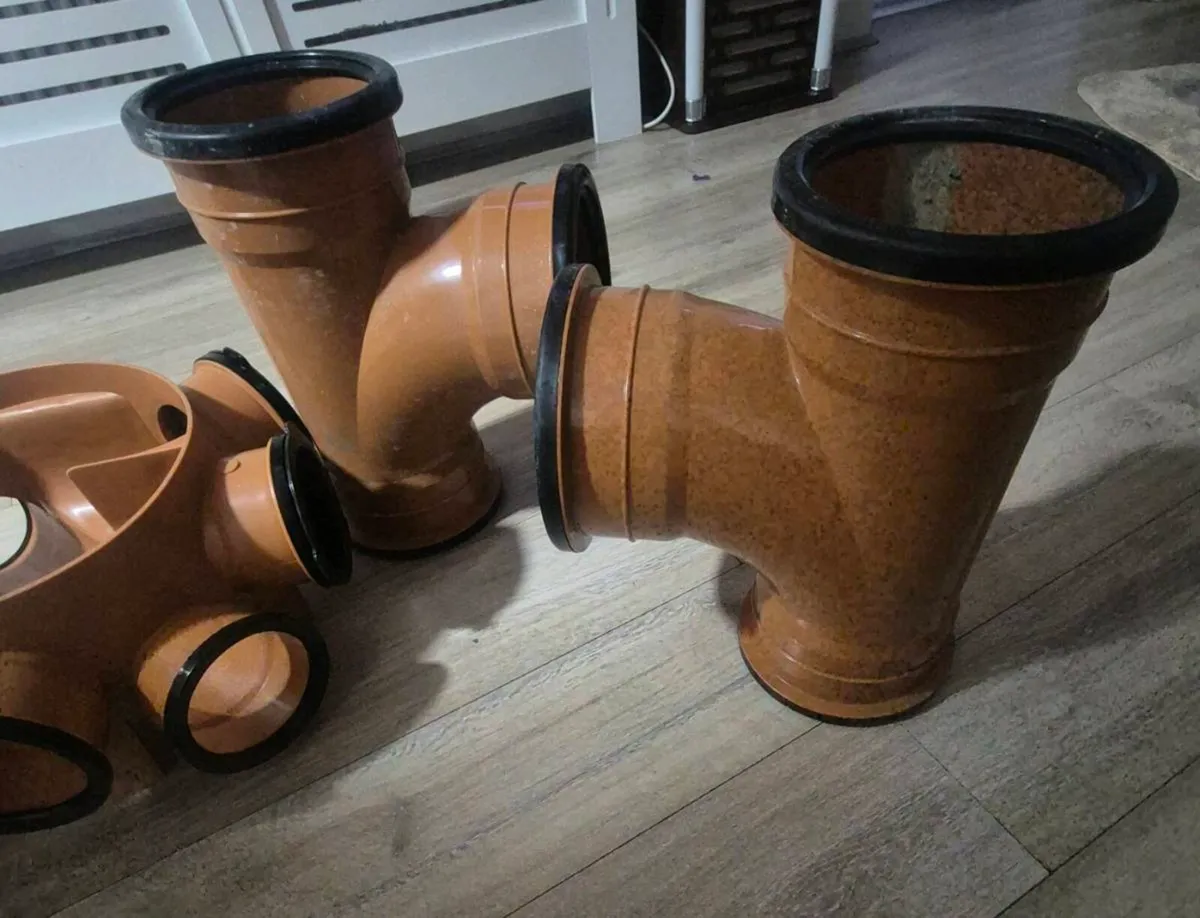 Selection of new wavin guilles/elbow fittings - Image 4