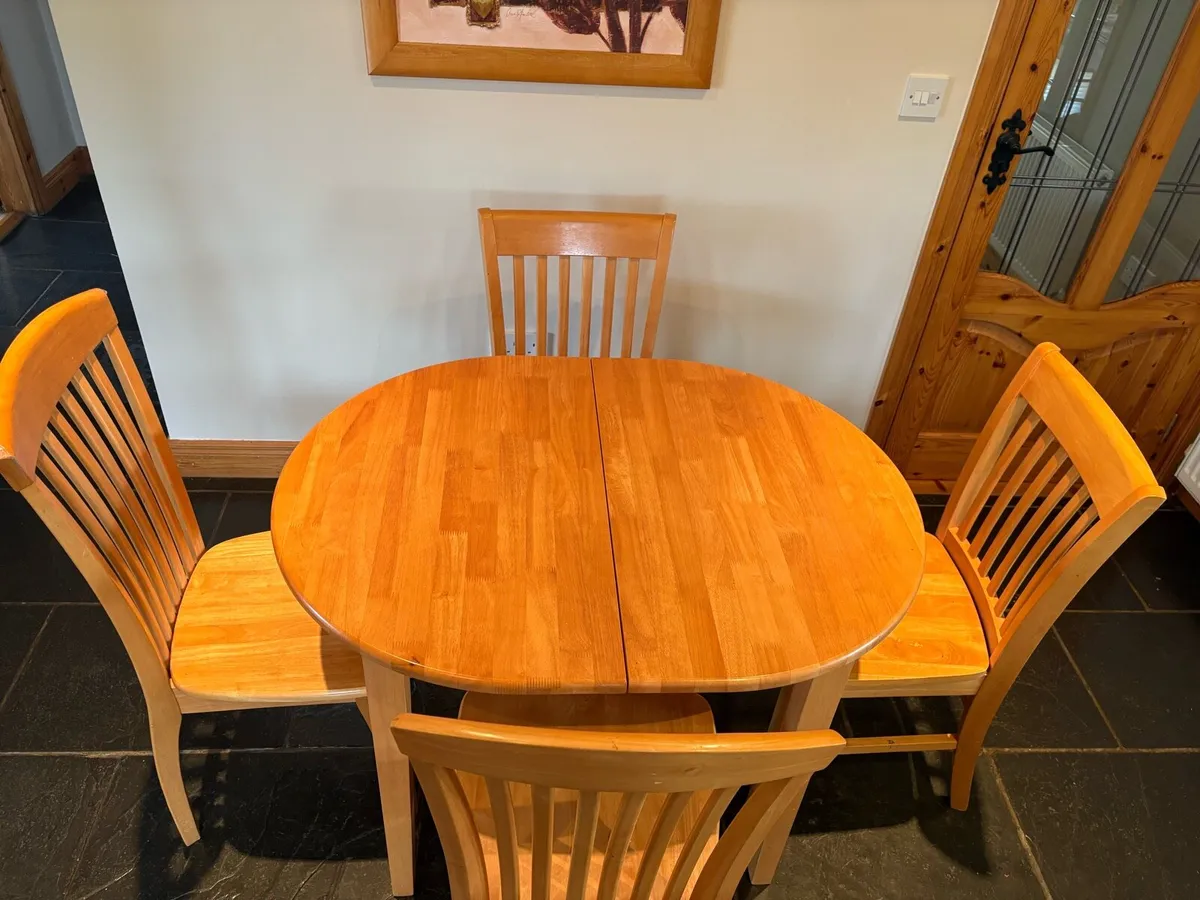 Kitchen table and 4 Chairs - Image 3
