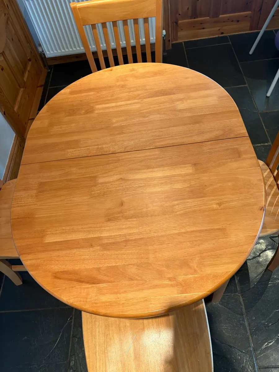Kitchen table and 4 Chairs - Image 4