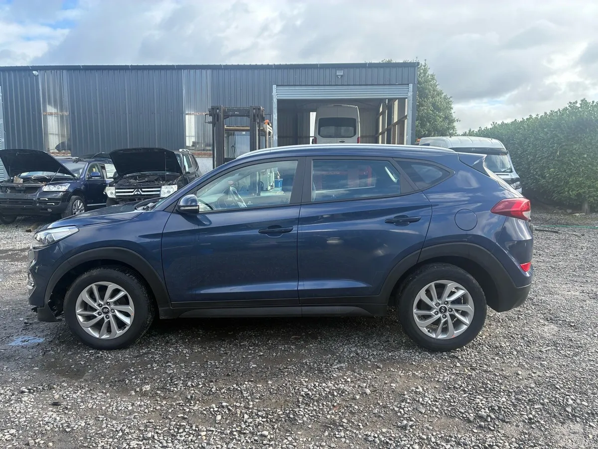 2017 Hyundai Tucson (light frontal damage) - Image 3