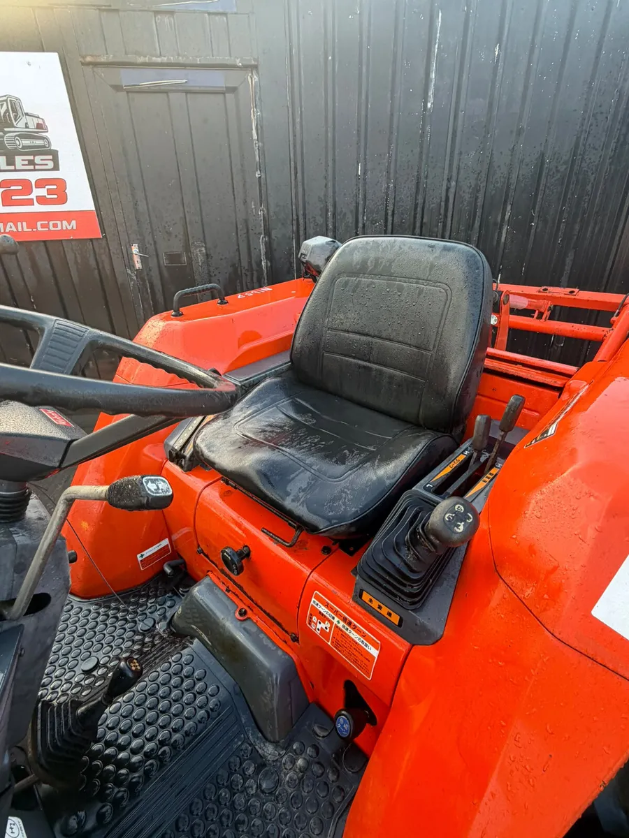 Kubota Grandel GL-series compact utility tractor - Image 4