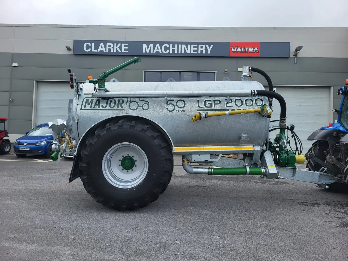 New Major 2000gal Tank c/w Rain Gun & T piece - Image 2
