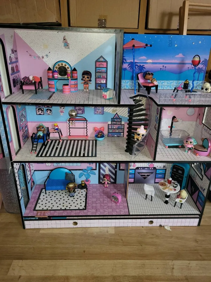 Lol doll house - Image 1