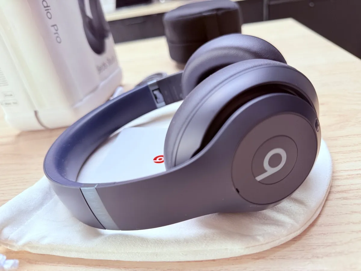 Beats Studio Pro Wireless Headphones - Brand New - Image 4