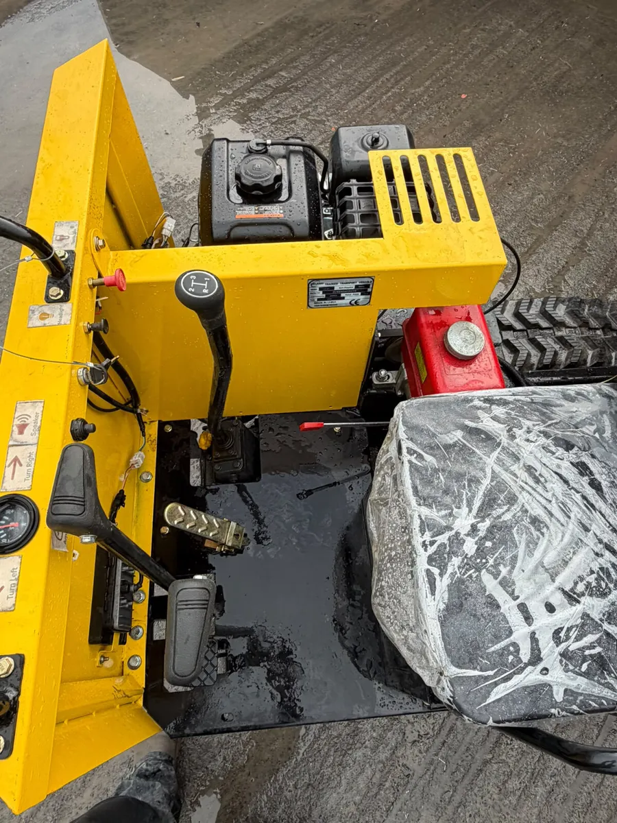 Petrol-powered ride-on tracked mini dumper - Image 3