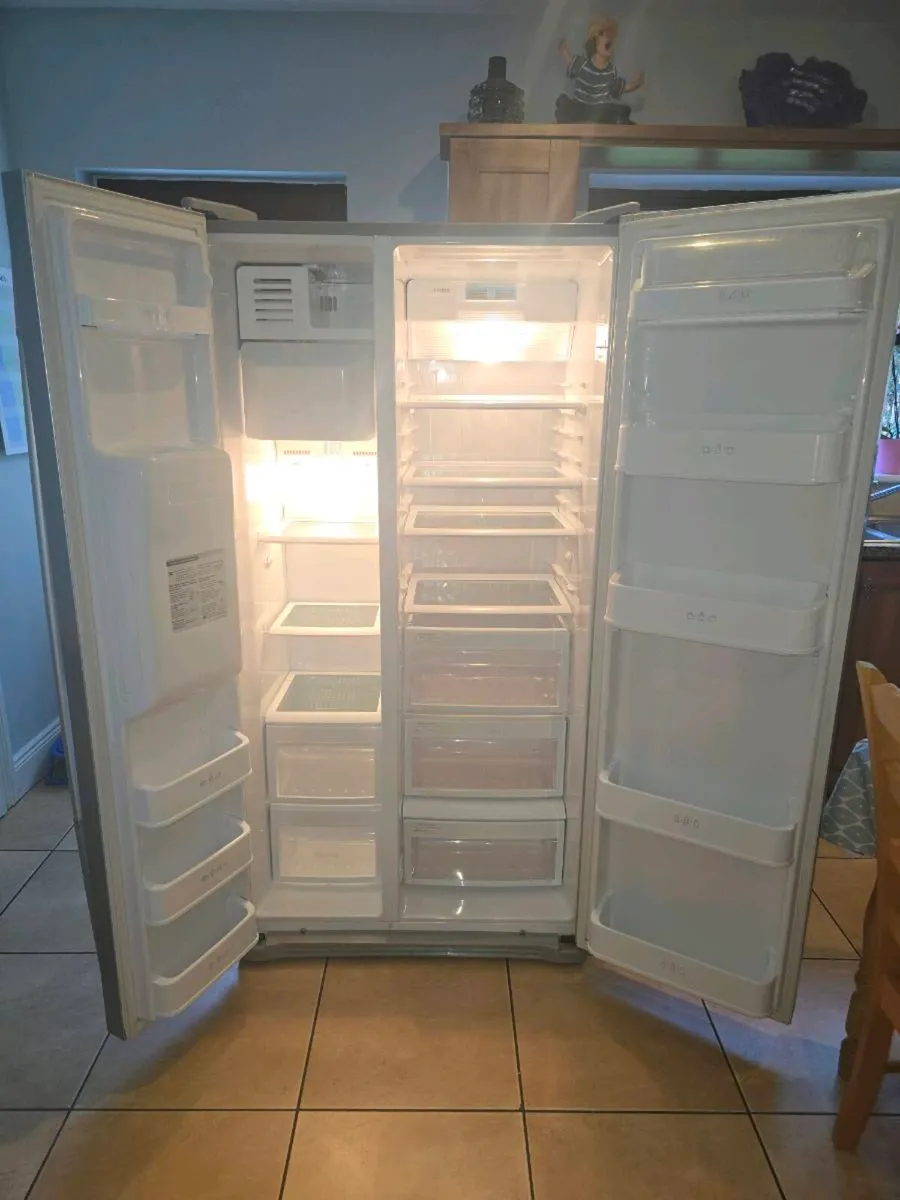 LG American Style Fridge Freezer - Image 2
