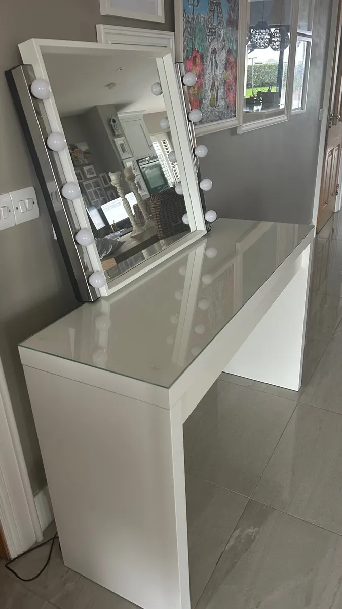 Dressing table & mirror - Image 1