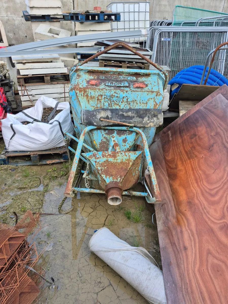 1000L Secatol Concrete Funnel Skip - Image 1