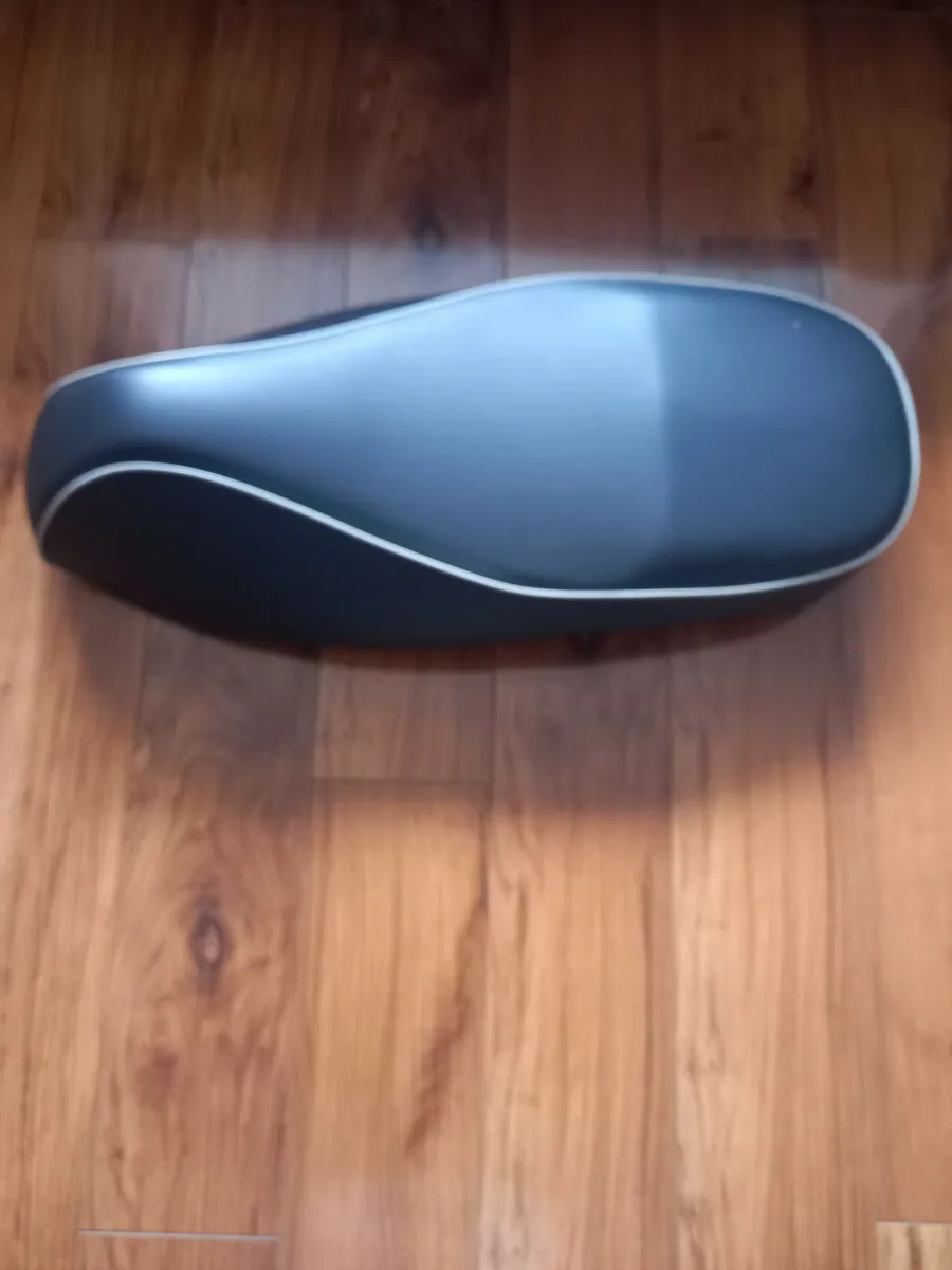 2021 vespa gts 300 seat - Image 2