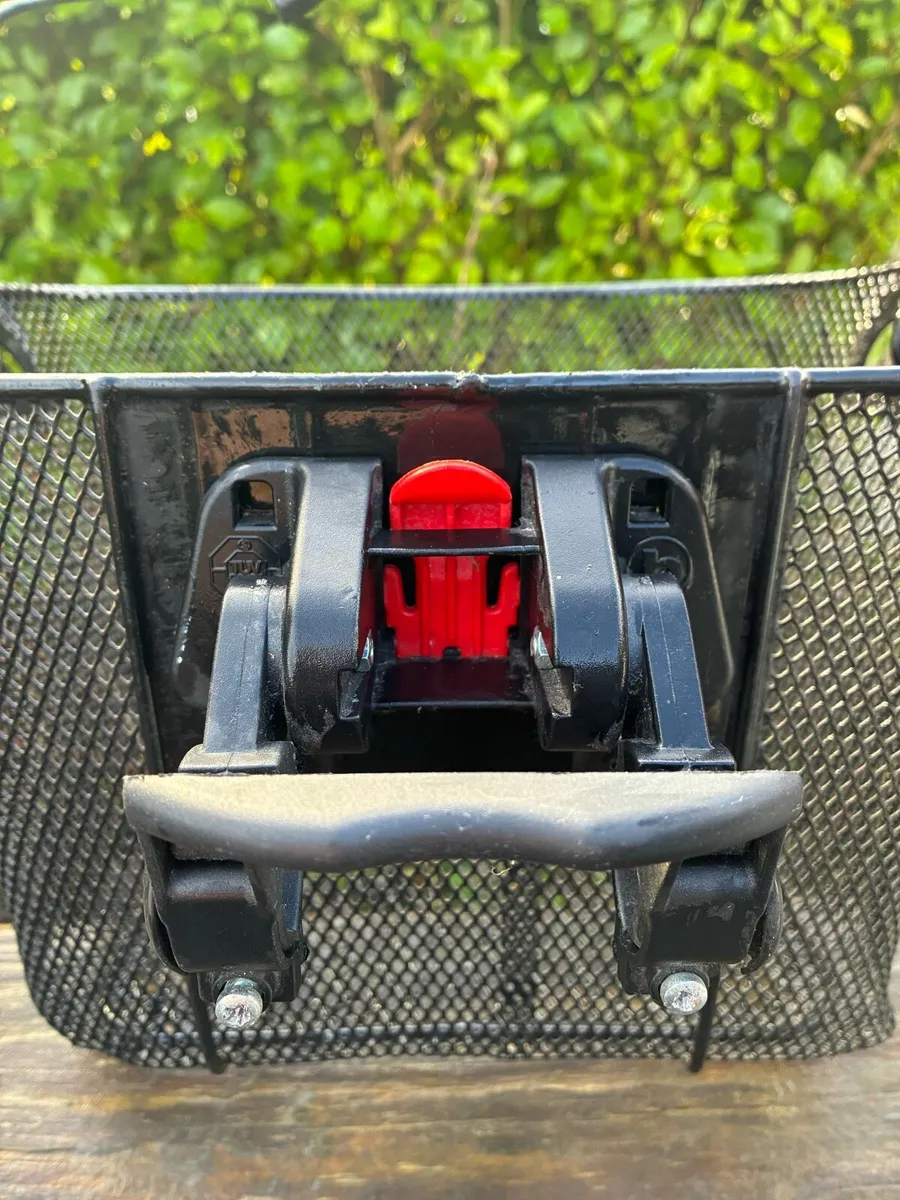 Adie front mounted Black Bicycle basket - Image 3