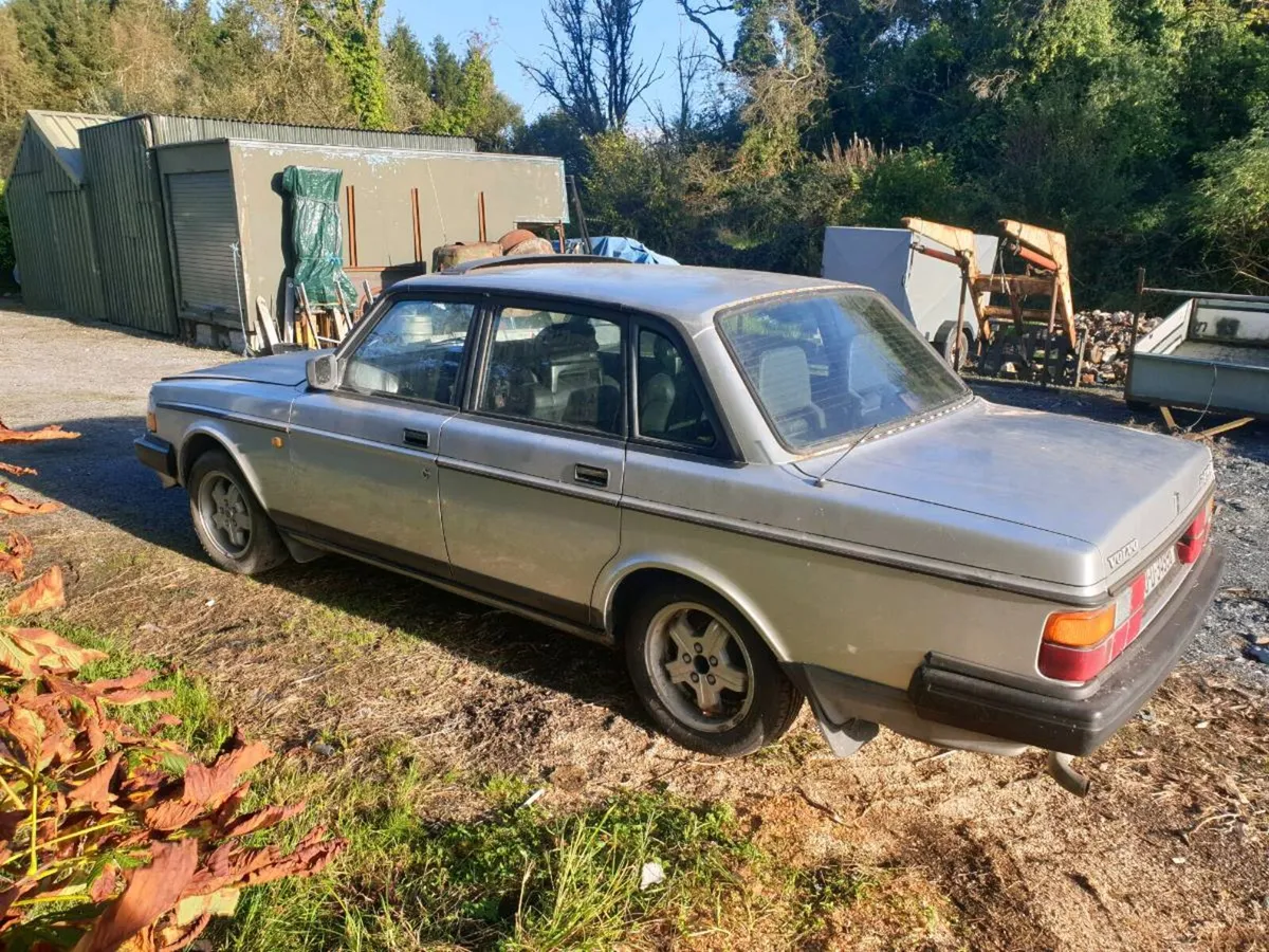 Volvo 240 - Image 3