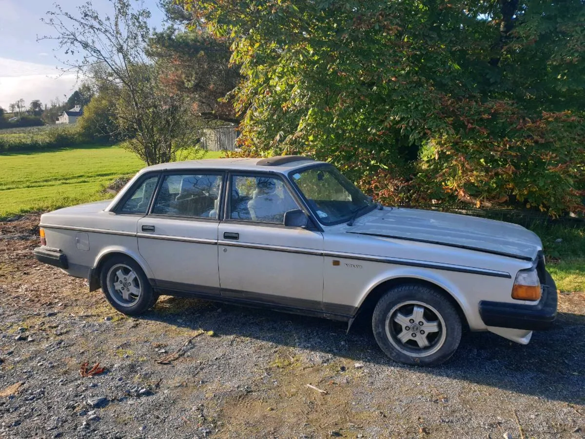 Volvo 240 - Image 4