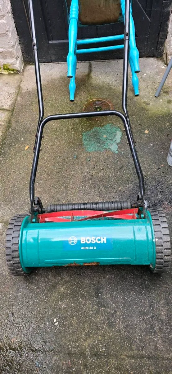 Lawn mower - Image 1