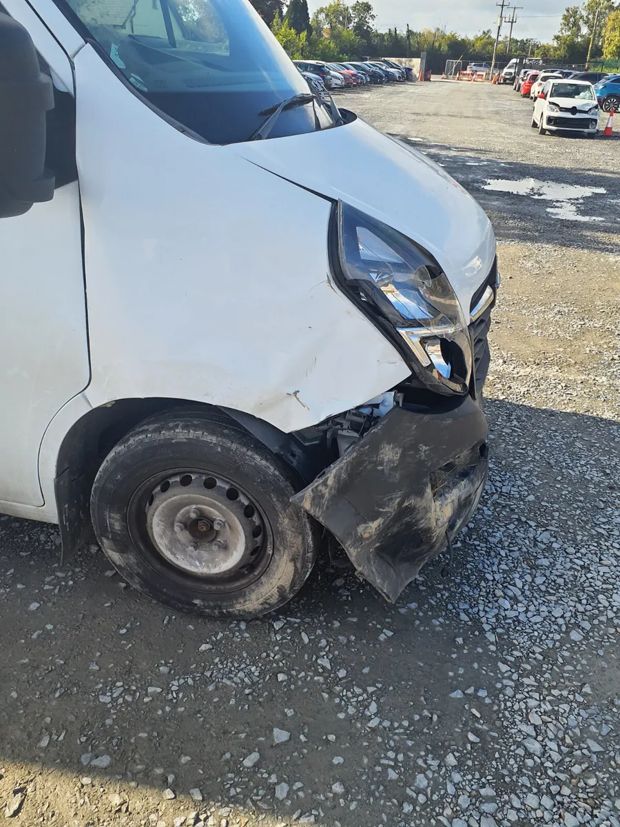 Opel Movano 2022 driving - Image 2