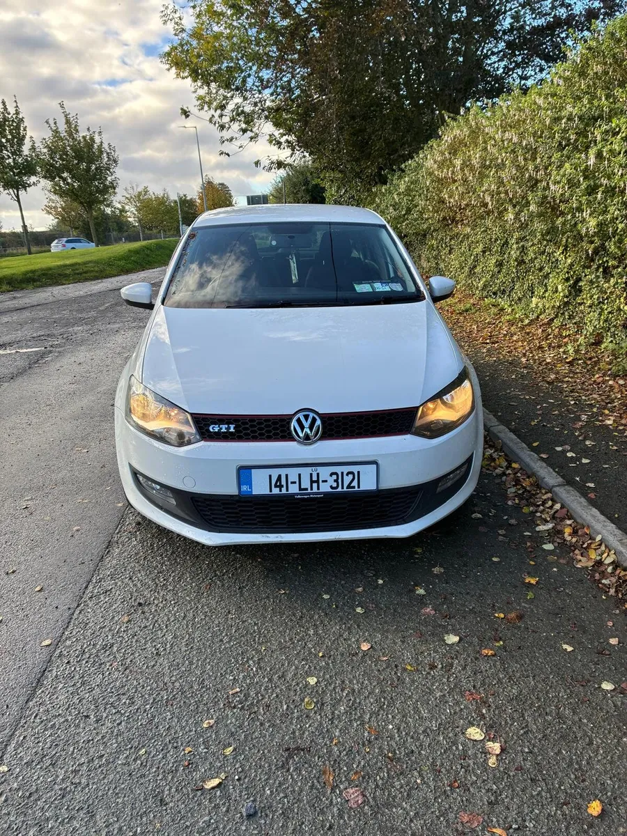 2014 volkswageb polo - Image 1