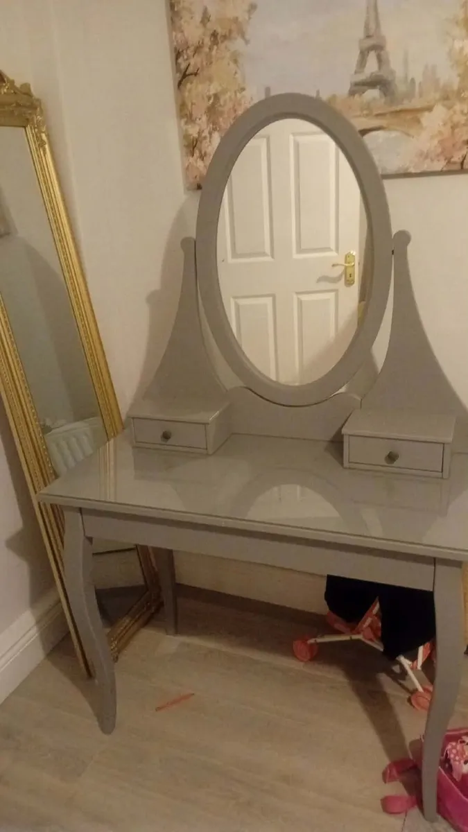 Dressing  table