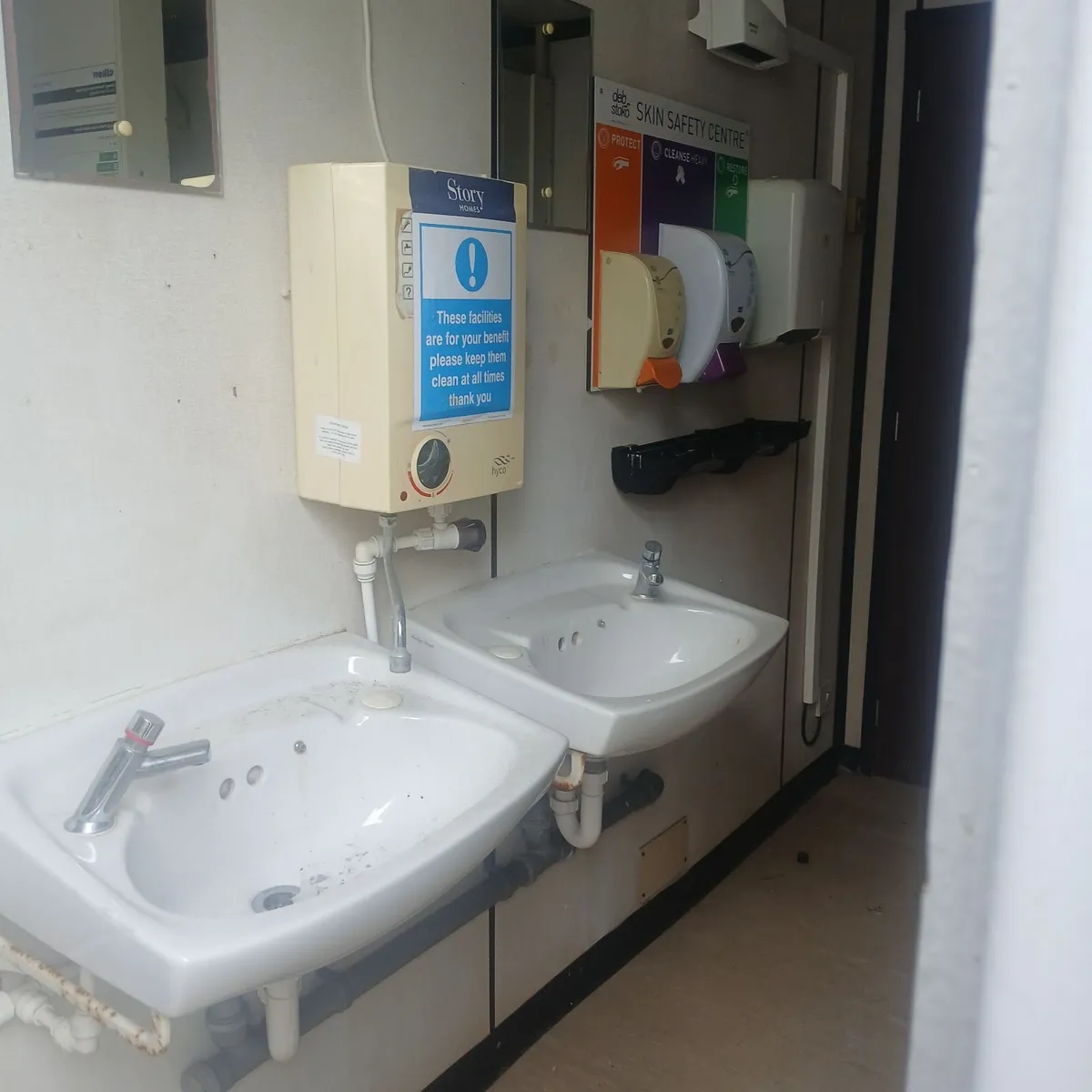 Toilet unit - Image 4