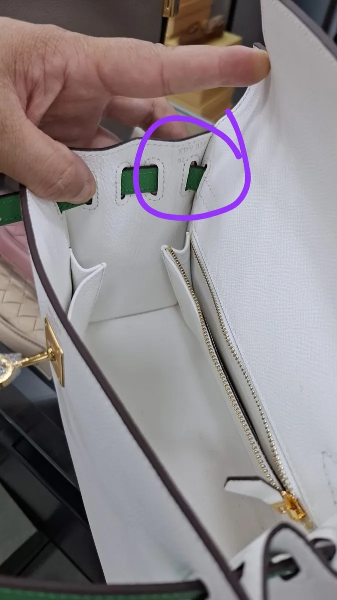 Women's handbag - Image 4
