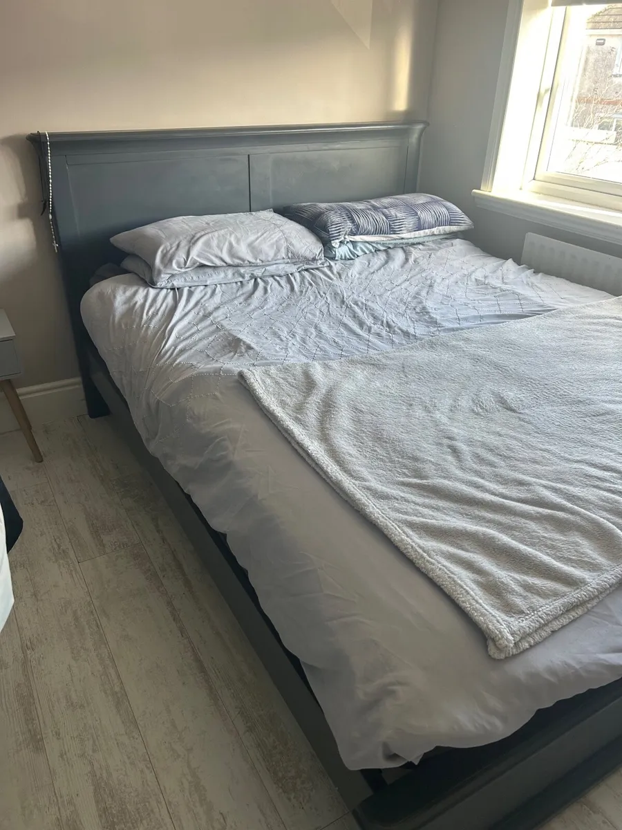 Bed frame - Image 1