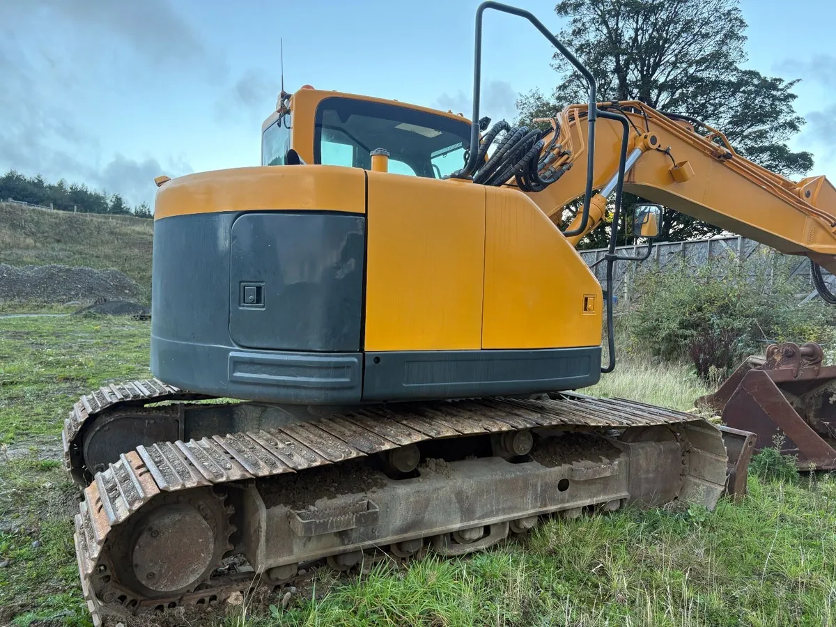 Hyundai 145 digger - Image 3