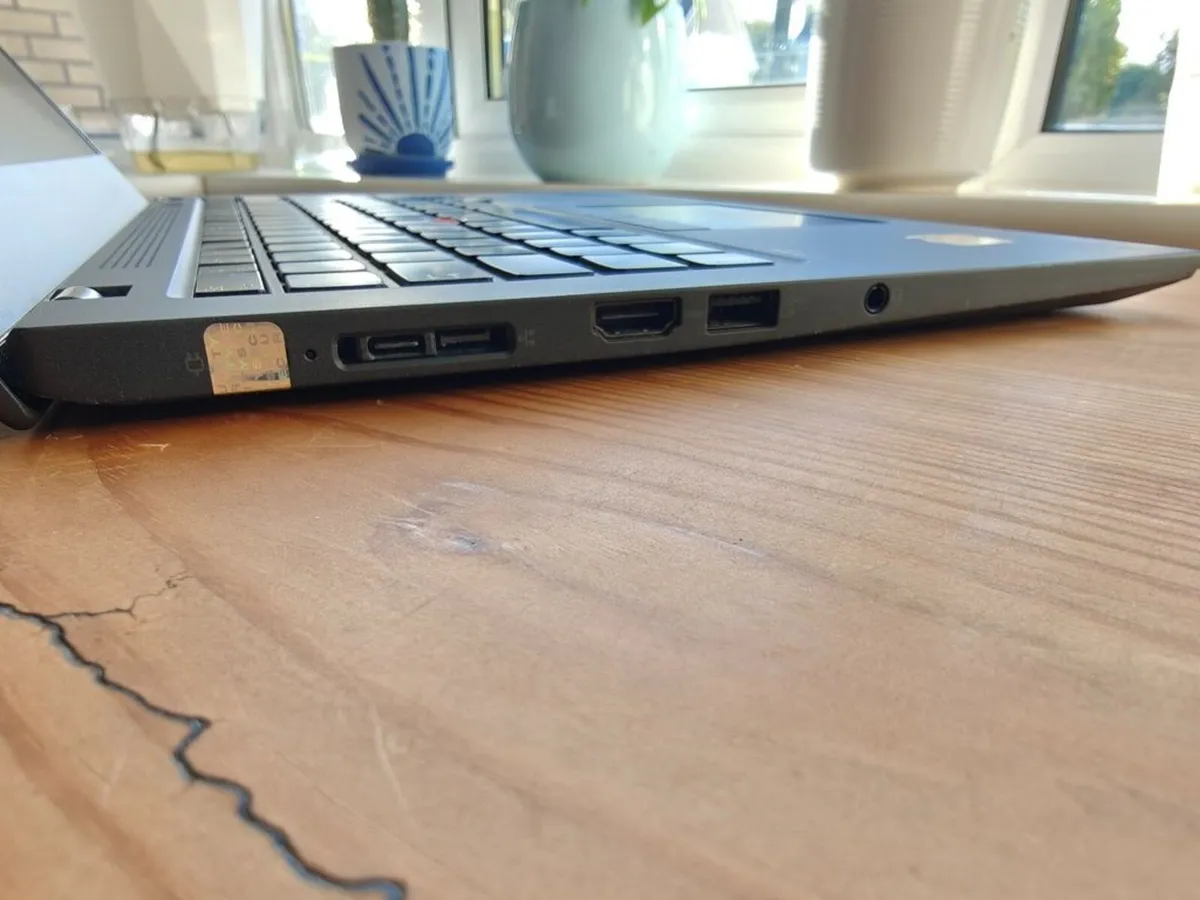 Lenovo Thinkpad T14s Gen 2 | AMD Ryzen | 16GB | - Image 4