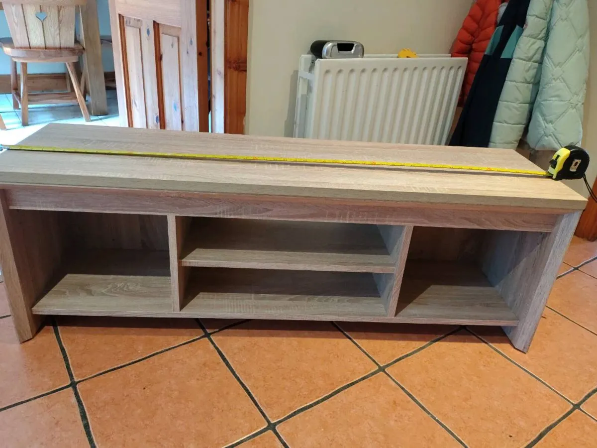 TV stand - Image 1